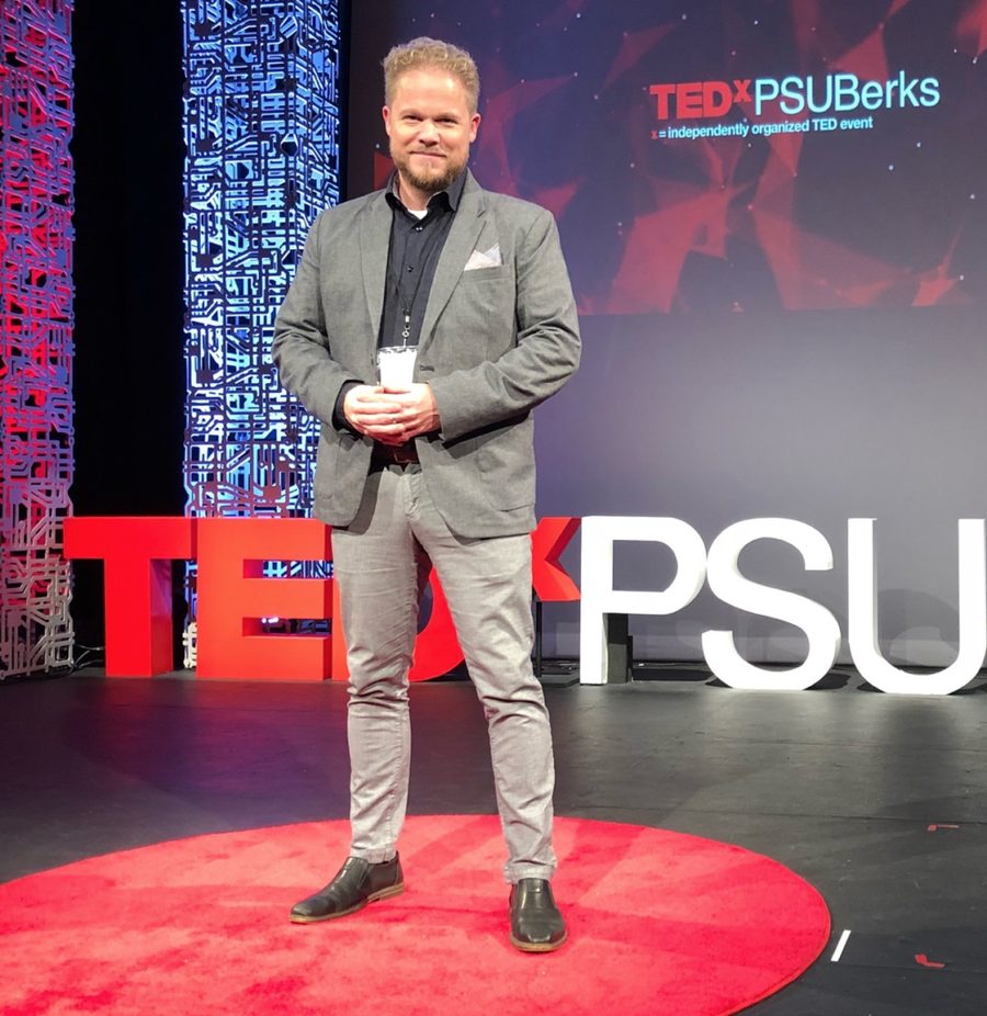 Martin Castor performing mentalism on stage in front of an audience